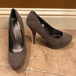 Mossimo size 9 pumps